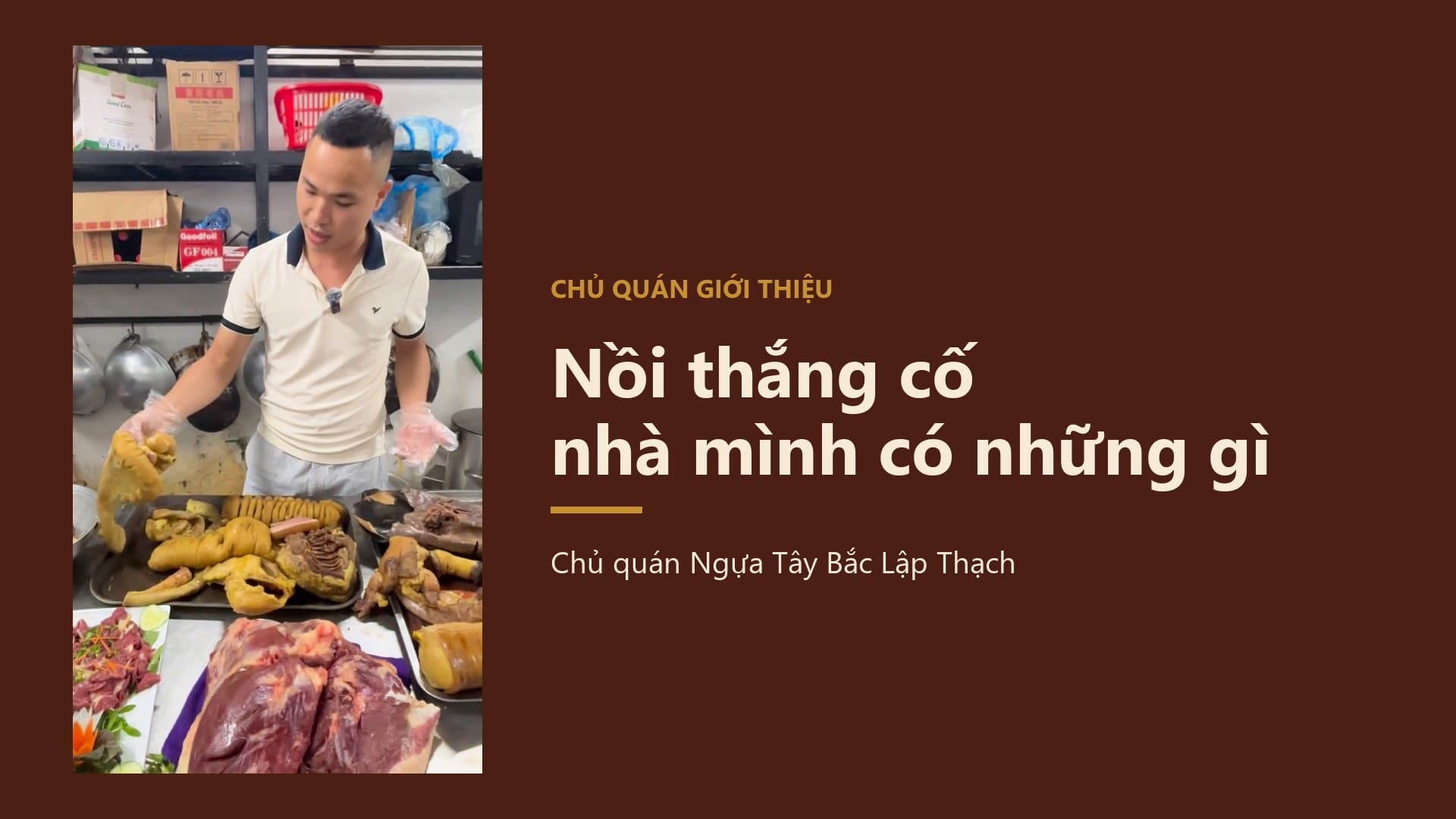 Chủ quán Ngựa Tây Bắc Lập Thạch đứng bên khay đồ ăn, giới thiệu thành phần nồi thắng cố